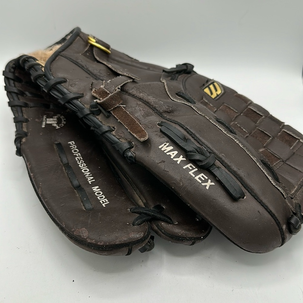 Mizuno leather left-hand baseball glove, 13 inches